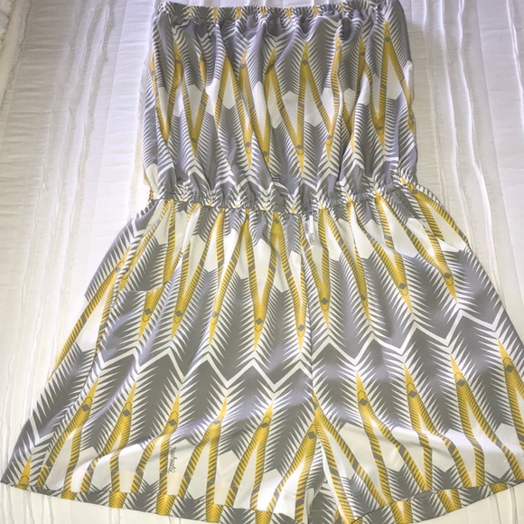 MANUHEALI’I Tops - Manuheali’i grey & yellow romper!